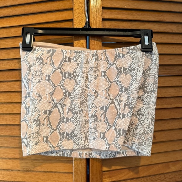 American Eagle Women’s Snakeskin Coral and Grey Crop Top Sz S - Picture 4 of 5